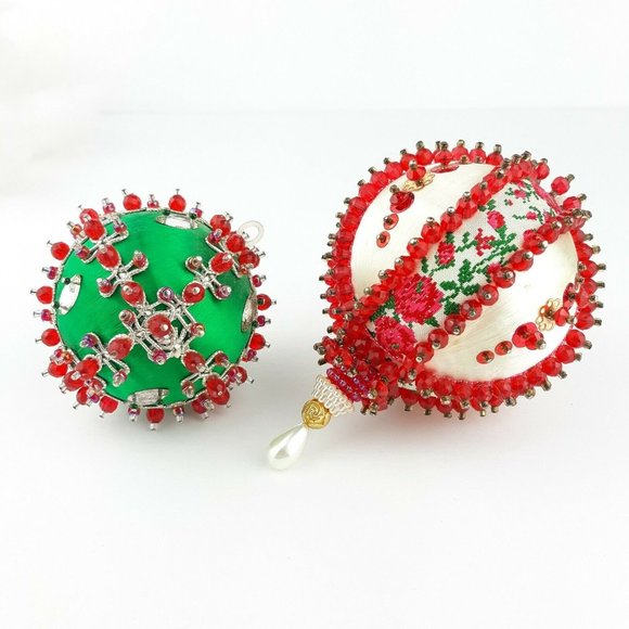 Vintage Satin Beaded Push Pin Christmas Ornaments Red Green Cream Lot Of 2 - Picture 9 of 12